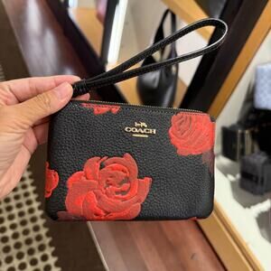 Coach Corner Zip Wristlet With Floral Print CCJ70